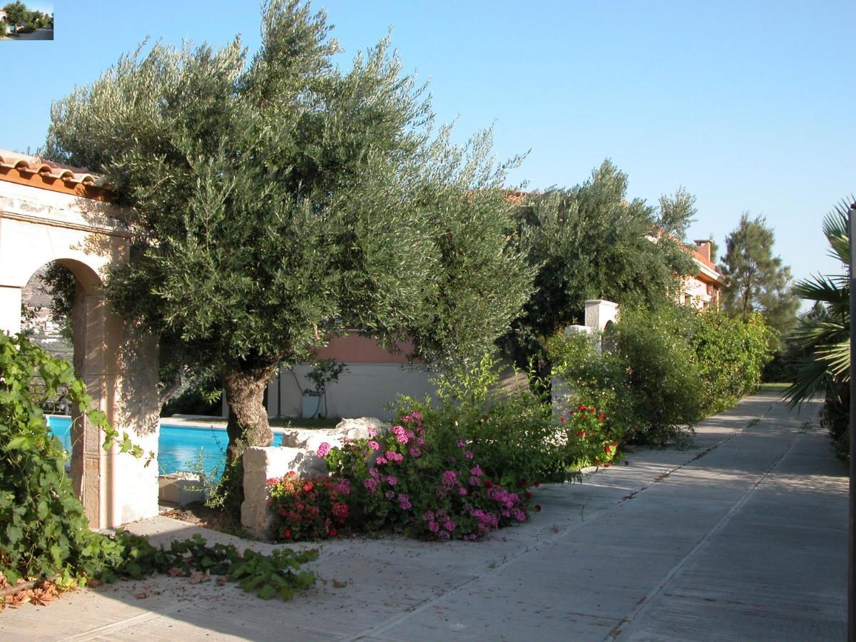 Sprawling Vlilla In Malades Villa Agios Sillas Dış mekan fotoğraf