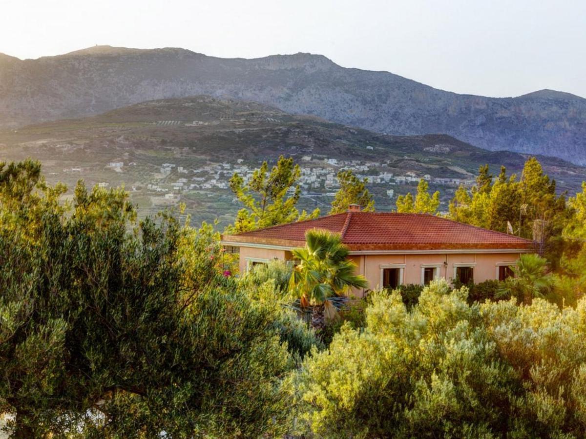 Sprawling Vlilla In Malades Villa Agios Sillas Oda fotoğraf